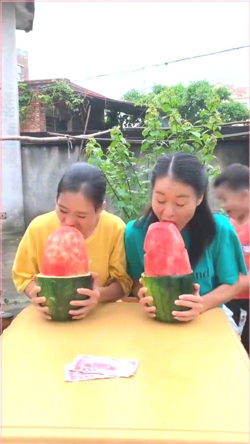 黑妹搞笑吃瓜,笑料横飞，欢乐无限！