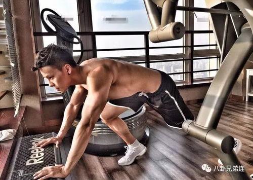 明星网红帅哥腹肌照片,揭秘明星网红帅哥的健身秘诀