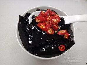 黑凉粉加哈密瓜可以吃吗,黑凉粉与哈密瓜的完美融合