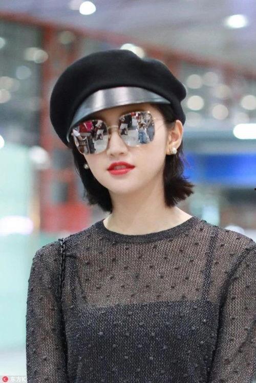 各种明星网红同款,潮流风向标背后的时尚秘密